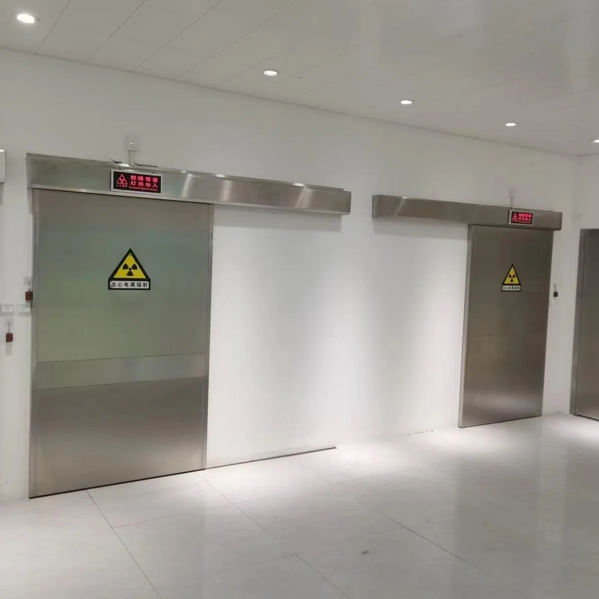Puerta blindada contra radiaciones