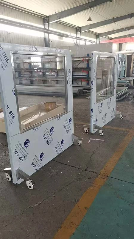 Pantalla de plomo en la sala de intervención